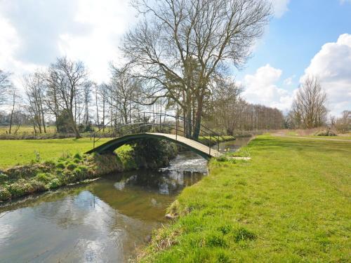 Spacious Cottage In Narborough With Garden