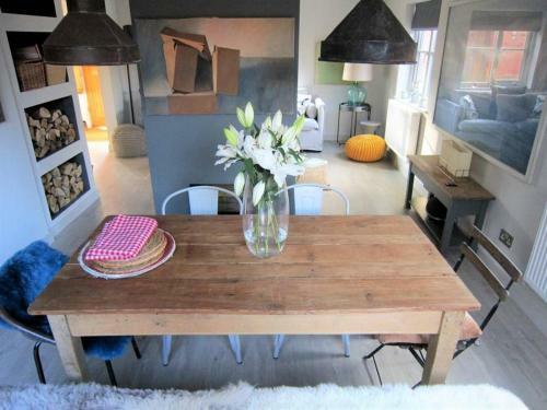 Crown Cottage - Prime Orford Location