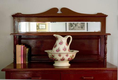 Ballealy Cottage