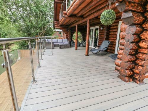 Woodpecker Lodge, Lincoln