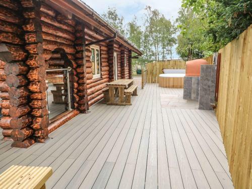 Woodpecker Lodge, Lincoln