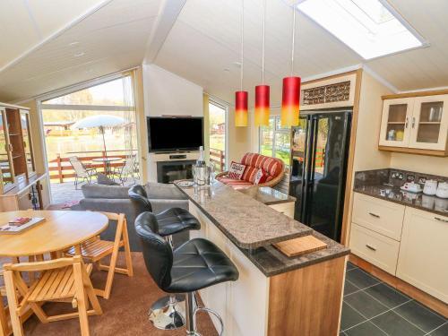12 Bullrush, Lincoln