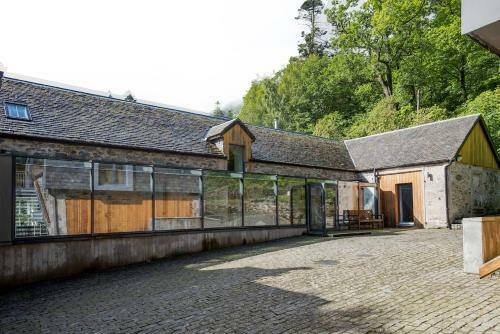 Tarbet Villa Sleeps 12