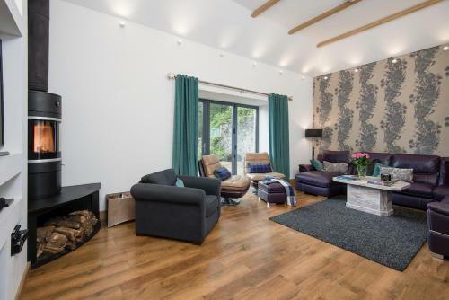 Tarbet Villa Sleeps 12