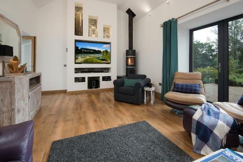 Tarbet Villa Sleeps 12