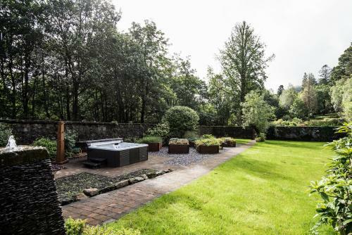 Tarbet Villa Sleeps 12