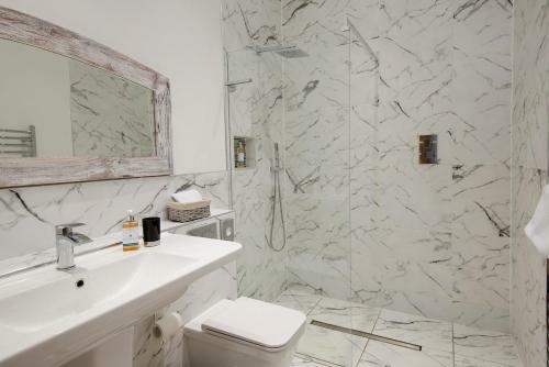 Tarbet Villa Sleeps 12
