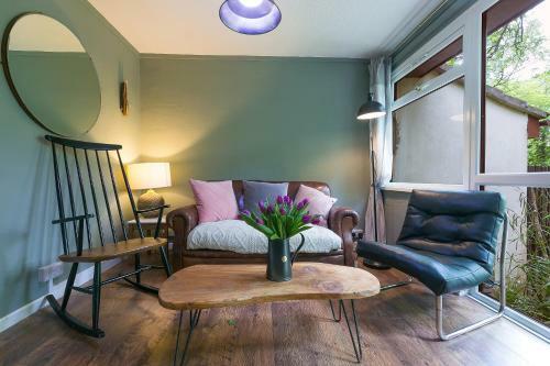 Cosy Woodland Home