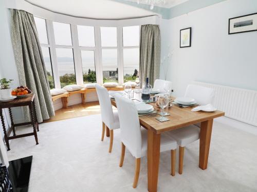 1 Corner Cottages, Grange-over-sands