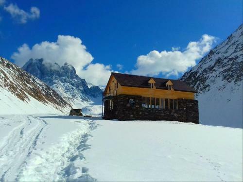 Hostal Fifth Season