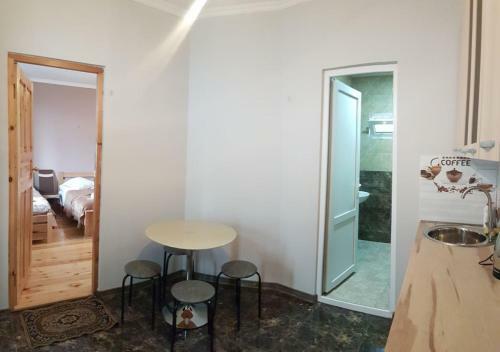 Hostal Kazbegian Host
