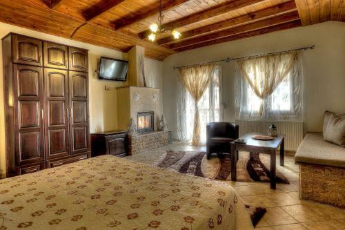 Hostal Toula Rooms