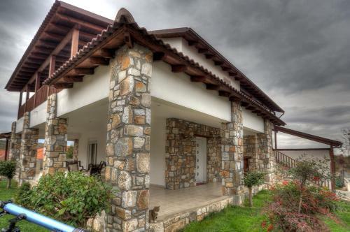Hostal Toula Rooms