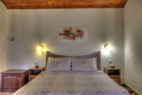Hostal Toula Rooms