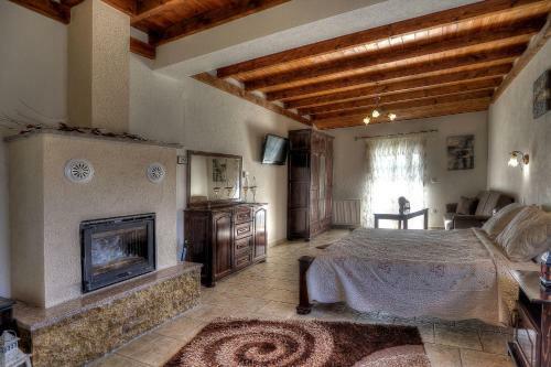 Hostal Toula Rooms
