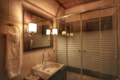 Hostal Asimina Guesthouse