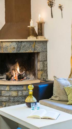 Hostal Asimina Guesthouse