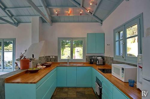 Isomata Villa Sleeps 8 Pool Air Con Wifi