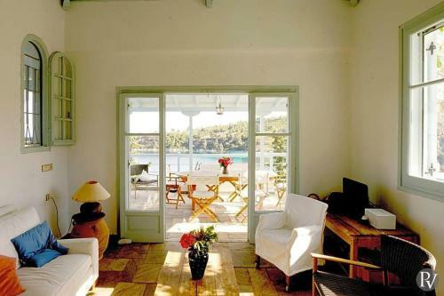 Isomata Villa Sleeps 8 Pool Air Con Wifi