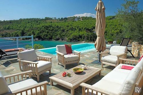 Isomata Villa Sleeps 8 Pool Air Con Wifi