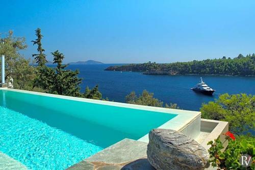 Isomata Villa Sleeps 8 Pool Air Con Wifi