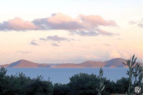 Isomata Villa Sleeps 8 Pool Air Con Wifi
