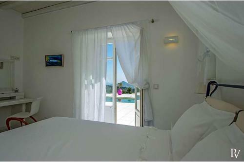 Kostos Villa Sleeps 10 Pool