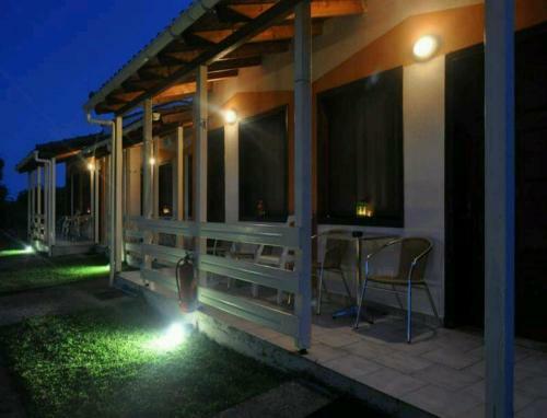 Hostal Aura Guesthouse B&B