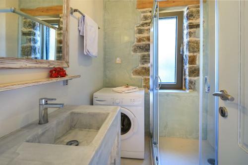 Molos Apartments