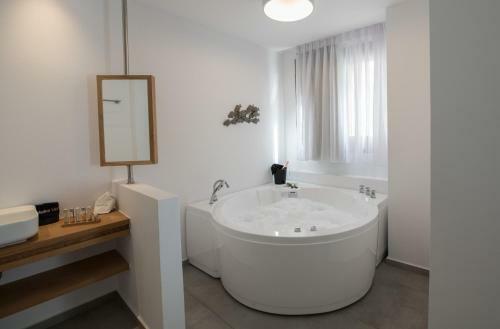 Natura Luxury Boutique Hotel Skopelos