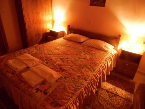 Hostal Elatos Rooms