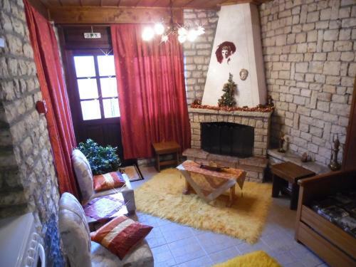 Hostal Elatos Rooms