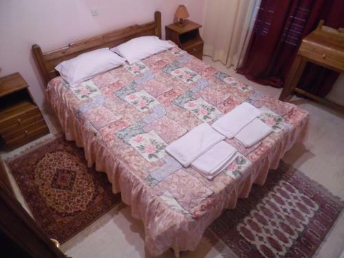 Hostal Elatos Rooms