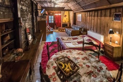 Hostal Elatos Rooms