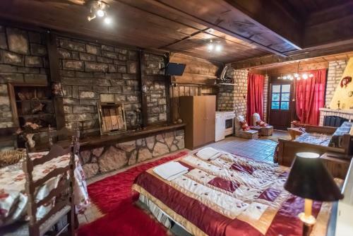 Hostal Elatos Rooms