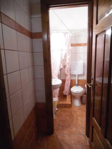 Hostal Elatos Rooms