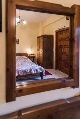 Hostal Elatos Rooms
