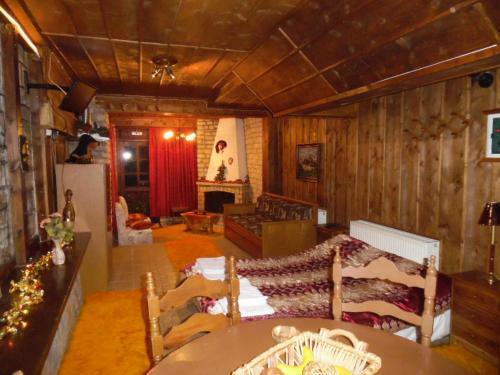 Hostal Elatos Rooms