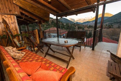 Hostal Elatos Rooms