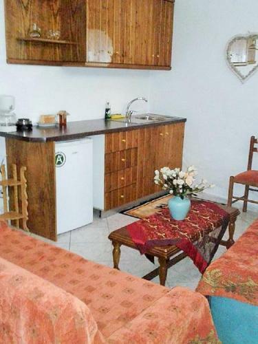 Hostal Elatos Rooms