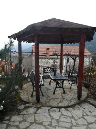 Hostal Elatos Rooms