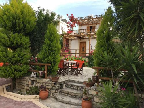 Vrisi Apartments & Villa
