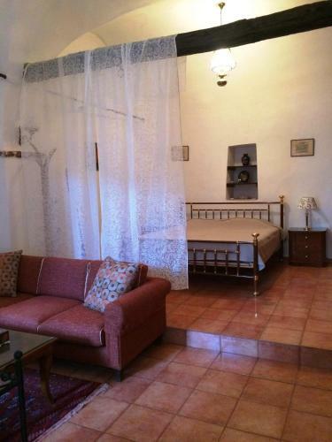 Almiriki Vessa Traditional House