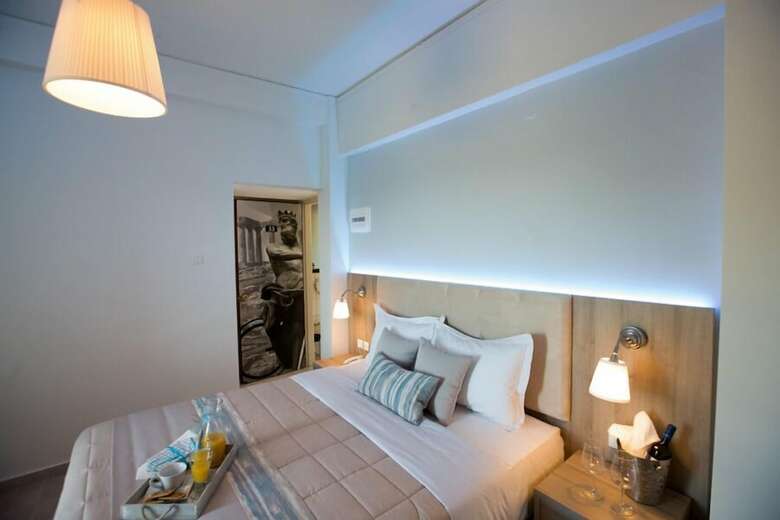 Hotel 12 Olympian Gods