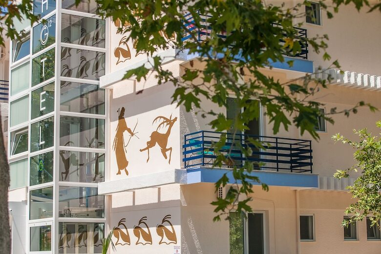 Hotel 12 Olympian Gods