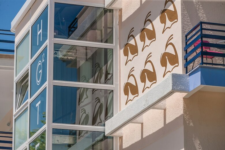 Hotel 12 Olympian Gods