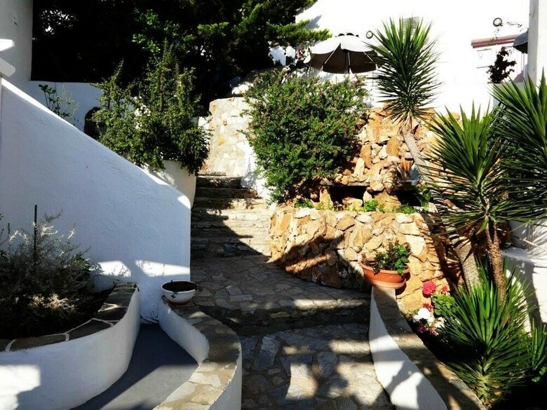 Porto Sikinos Hotel