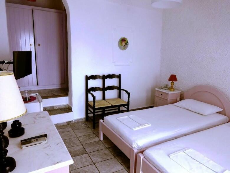 Porto Sikinos Hotel