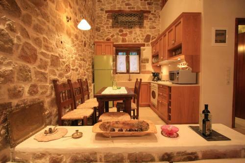 Lithos Traditional Guest Houses
