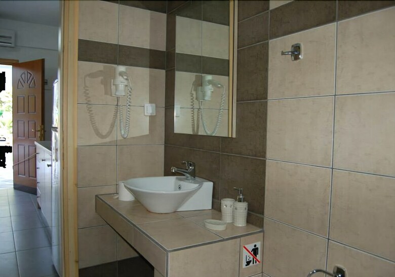 Studios & Apartments Efrosini